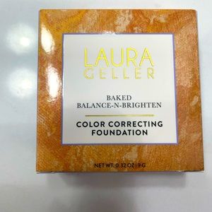 Laura Geller Baked Balance-N- Brighten Color Correcting Foundation